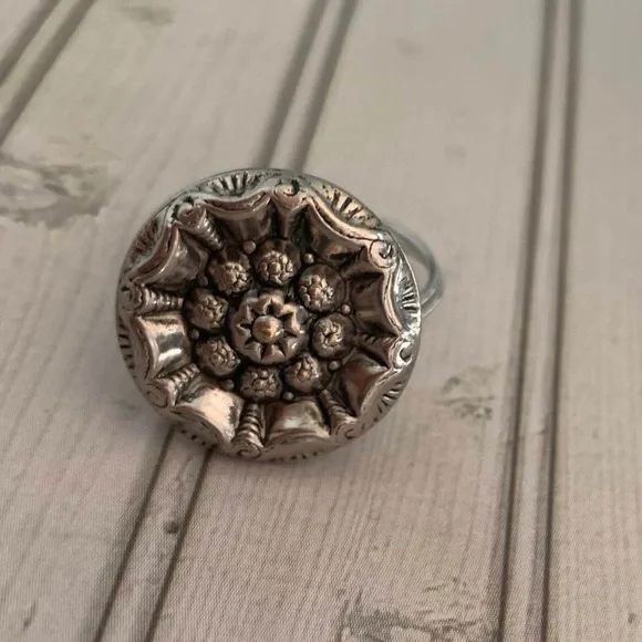 HANDMADE‎ VINTAGE BUTTON RING - Picture 10 of 12